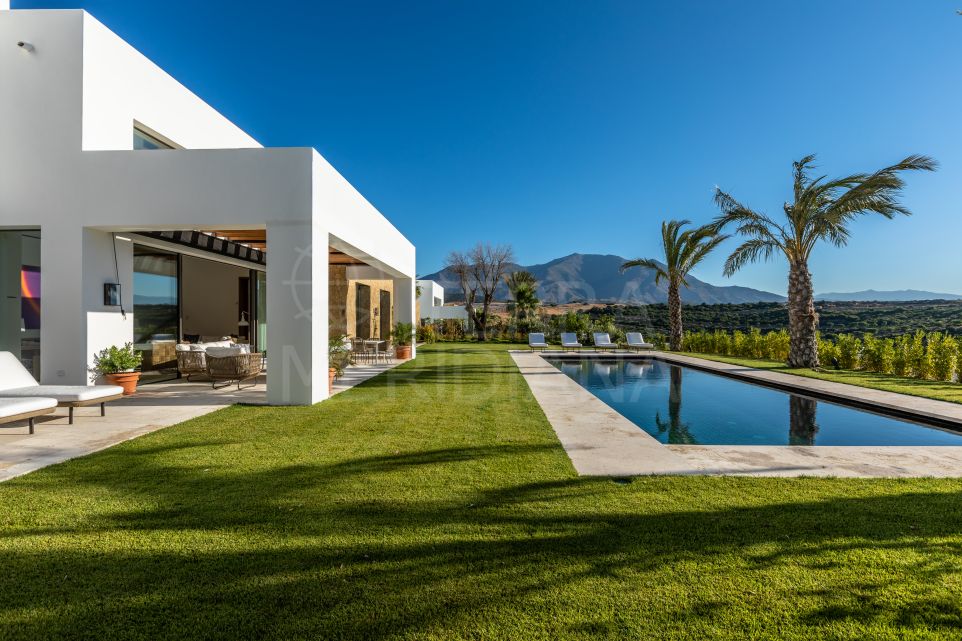 Nouvelle villa moderne de 6 chambres à coucher en première ligne du golf, à vendre à Cortesin Golf, Casares