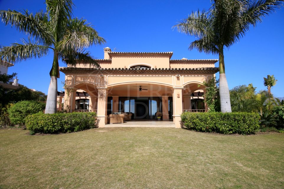 Stylish villa for sale with fabulous sea views in Los Flamingos, Benahavis