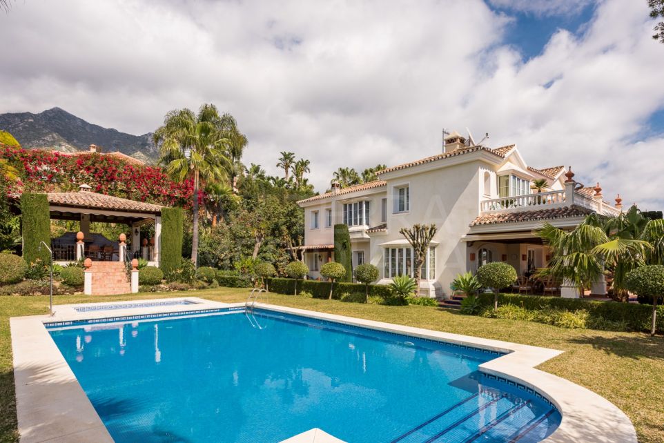 Luxueuse et élégante villa à vendre à Sierra Blanca avec vue sur la mer, Marbella