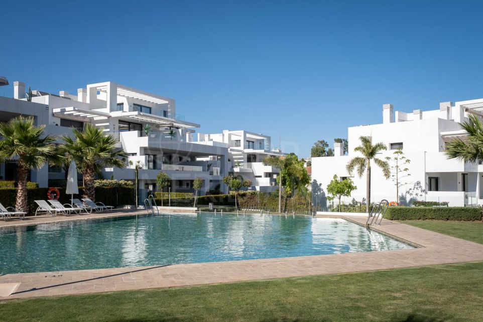 Penthouse contemporain à vendre dans Cortijo del Golf à El Campanario, Estepona