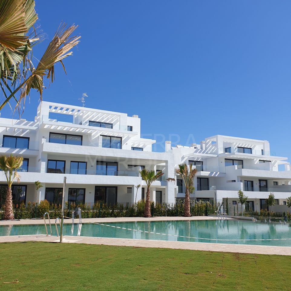 Contemporary penthouse for sale in Cortijo del Golf in El Campanario, Estepona