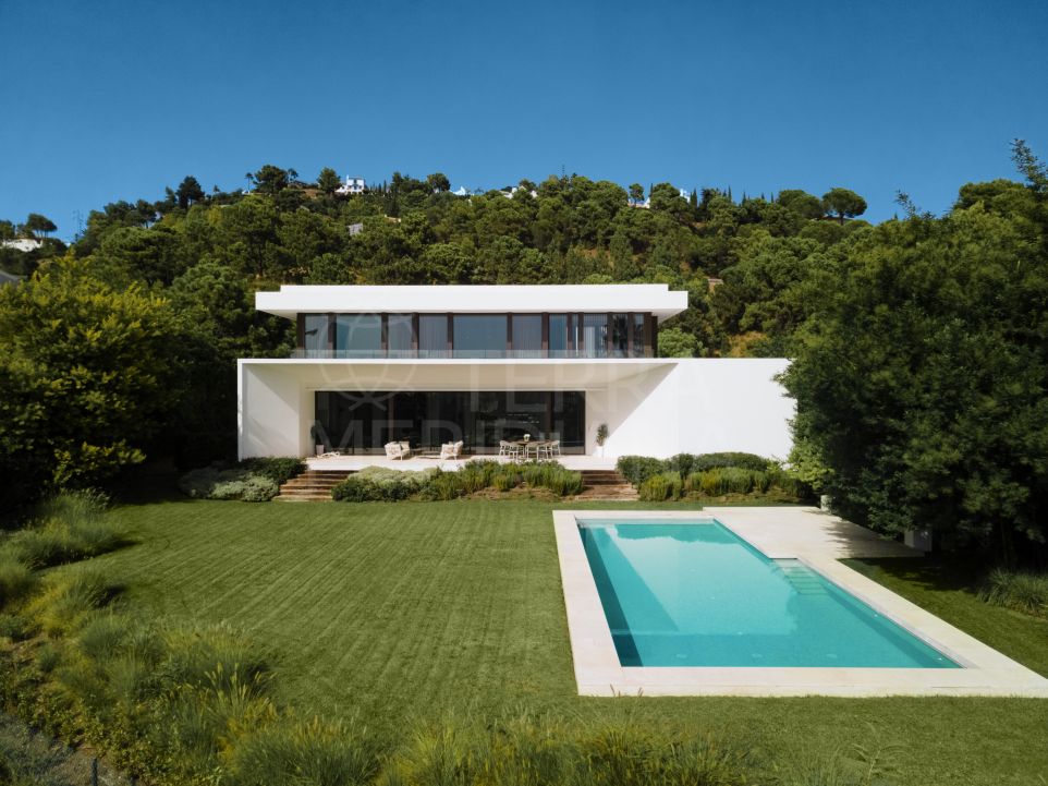 Contemporary villa with views for sale in El Bosque, La Reserva de Alcuzcuz, Benahavis