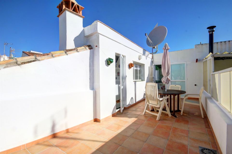 Townhouse for sale very close to the beach with large solarium terrace, Estepona old town