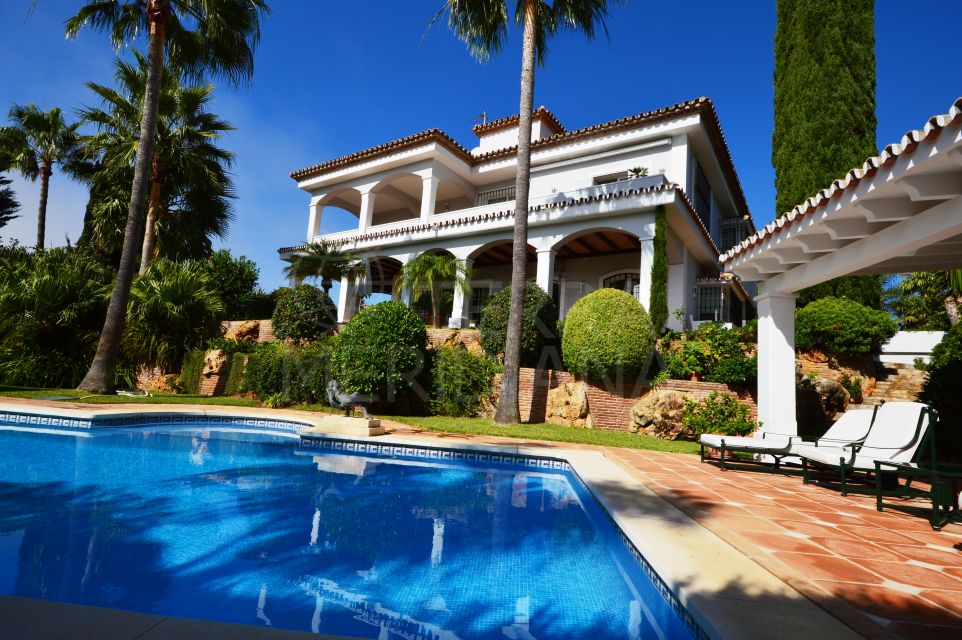 Elégante et spacieuse villa en bord de mer à vendre à Bahia de Marbella, Marbella Est