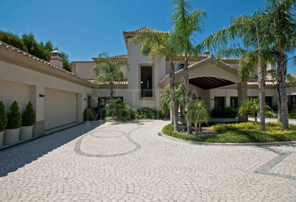 Villa ultra exclusiva con exquisito diseño y vistas preciosas en venta en La Zagaleta, Benahavis