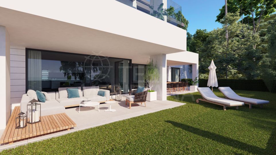 Apartamento moderno en planta baja con jardín privado en venta en Aqualina Residences, Benahavis