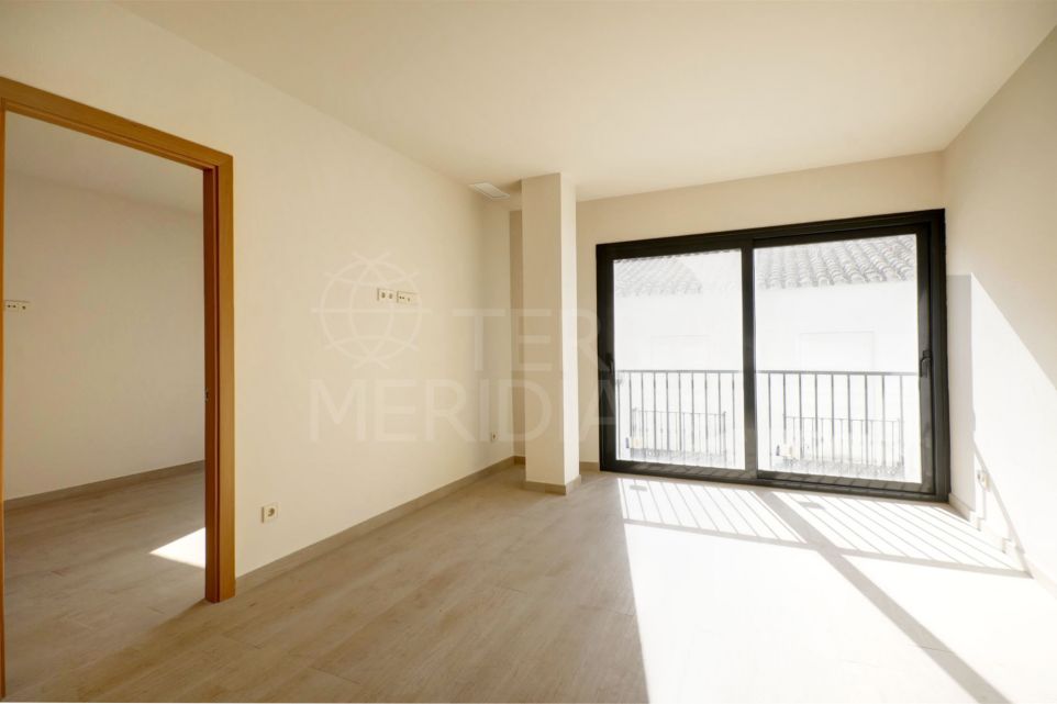 Impeccable appartement en premier étage dans le centre historique d’Estepona à 2 minutes de la plage