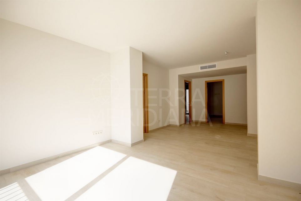 Apartamento moderno y luminoso, en venta en el centro de Estepona al lado de la playa