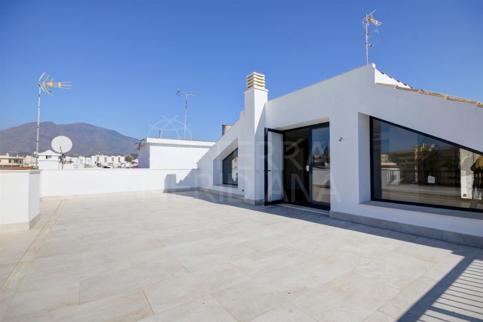 Duplex penthouse in the heart of Estepona's old town, with partial sea views and private terrace