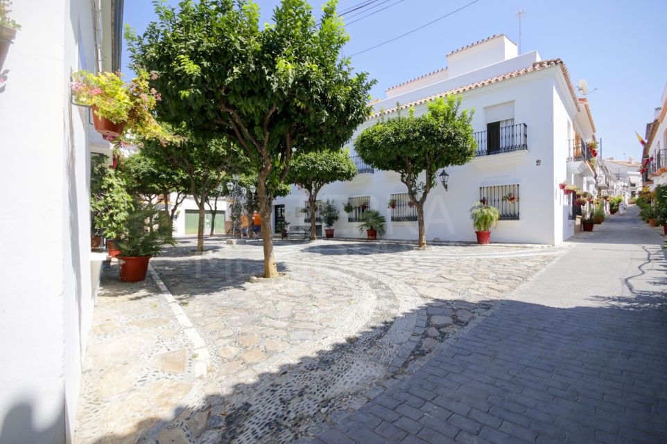 Commercial premises for sale in the heart of the old town, close to the main squares and the beach