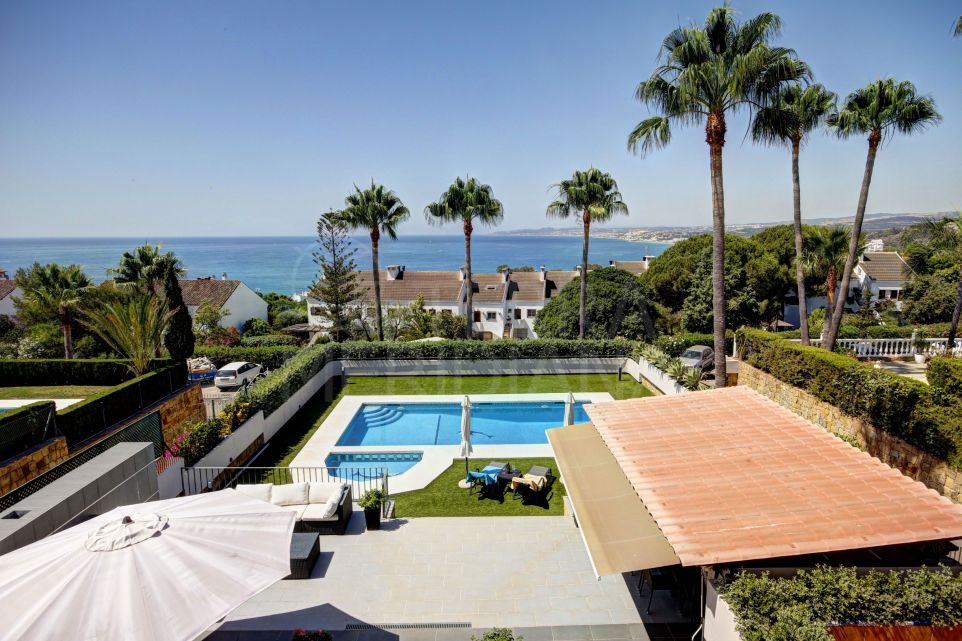 Magnificent 6 bedroom villa for sale in Seghers, Estepona