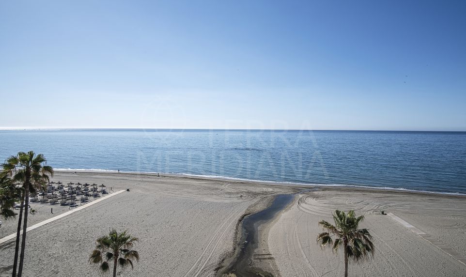Upgraded frontline beach penthouse with a scenic views for sale in one of Estepona's best buildings