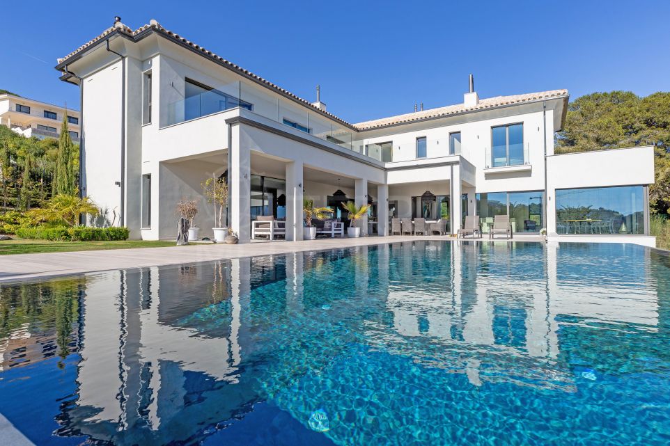 Front line golf villa with views for sale in the highly coveted La Reserva, Sotogrande