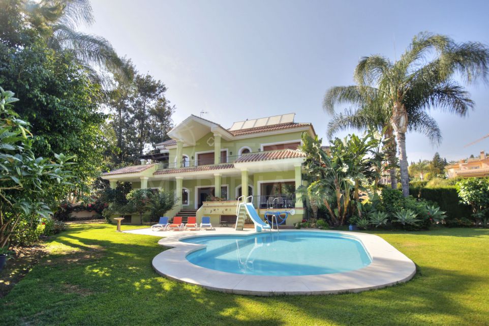 Hermosa villa de estilo español en venta en Paraiso Alto, Benahavis