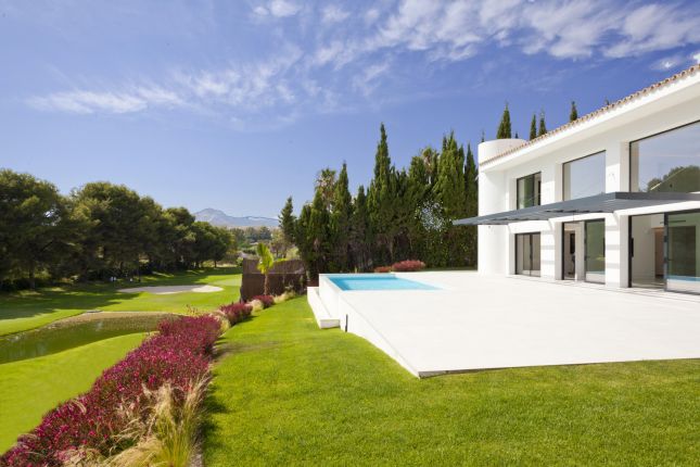 Frontline Golf Villa in Guadalmina Alta