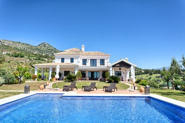 STUNNING LUXURY VILLA IN MARBELLA CLUB GOLF RESORT, BENAHAVIS, MALAGA.