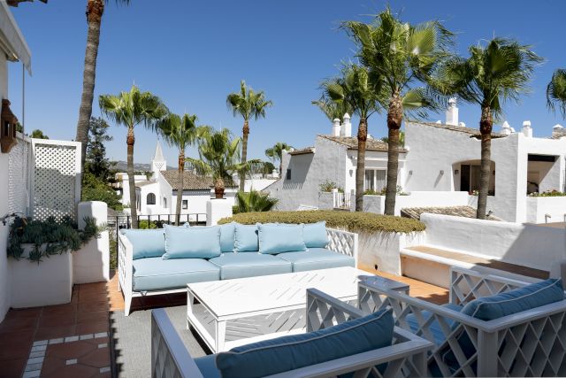 Zweistöckiges Penthouse zu verkaufen in Puente Romano, Marbella Goldene Meile