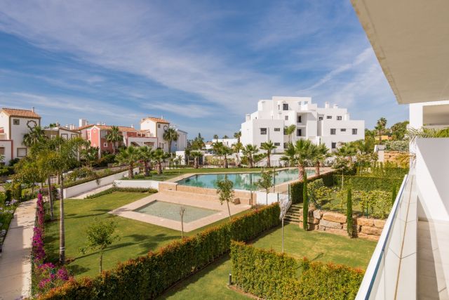 APPARTEMENT SITUÉ À CORTIJO DEL GOLF À EL CAMPANARIO, ESTEPONA.