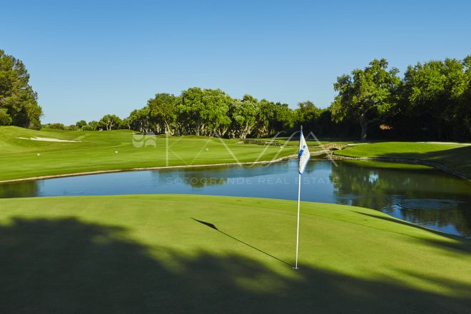 PLOT IN THE 15TH HOLE OF THE REAL CLUB VALDERRAMA