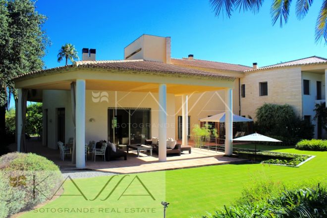 VILLA SOTOGRANDE COSTA: REYES Y REINAS II