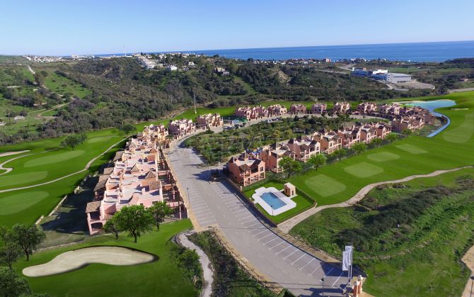 Semi-detached villa for sale on the first golf line in Estepona