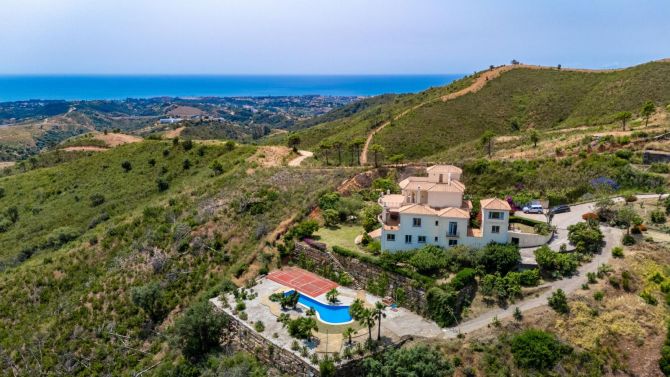 Country estate for sale in Estepona