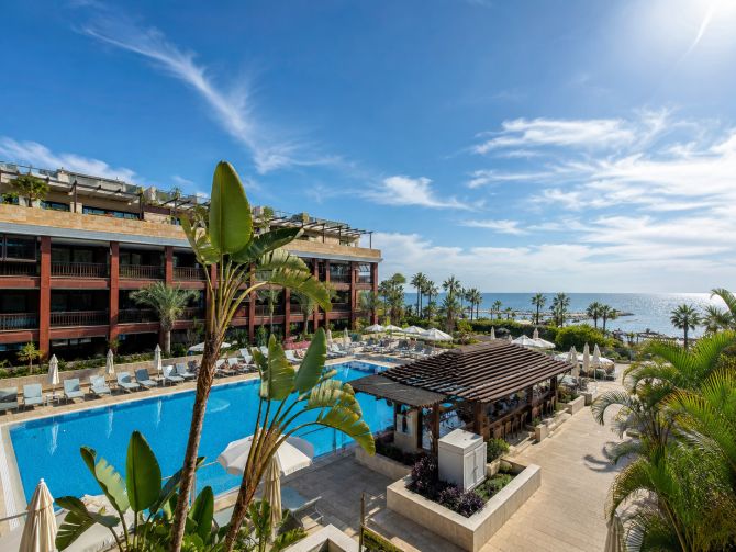 Guadalpin Banús a distinctive beachfront property for sale
