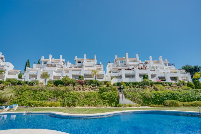 Luxury three bedroom, south west facing, first floor apartment in one of the most exclusive frontline beach communities Palm Beach, Los Monteros