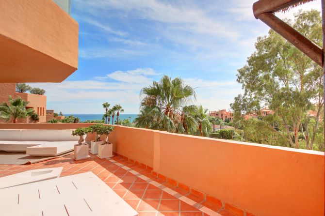 Beautiful apartment with sea views for sale in Kempinski, Estepona