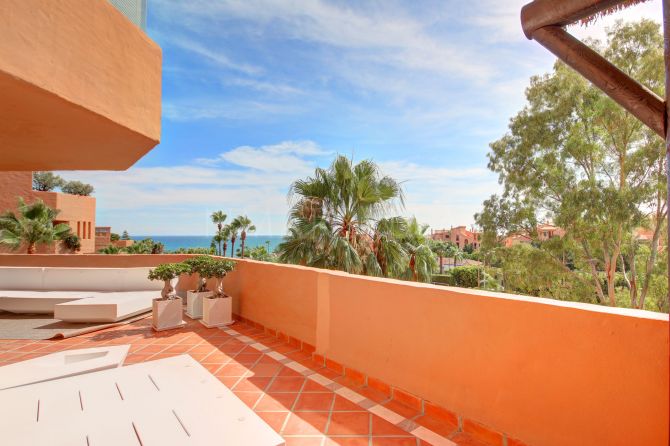 Precioso apartamento con vistas al mar en venta en Kempinski, Estepona
