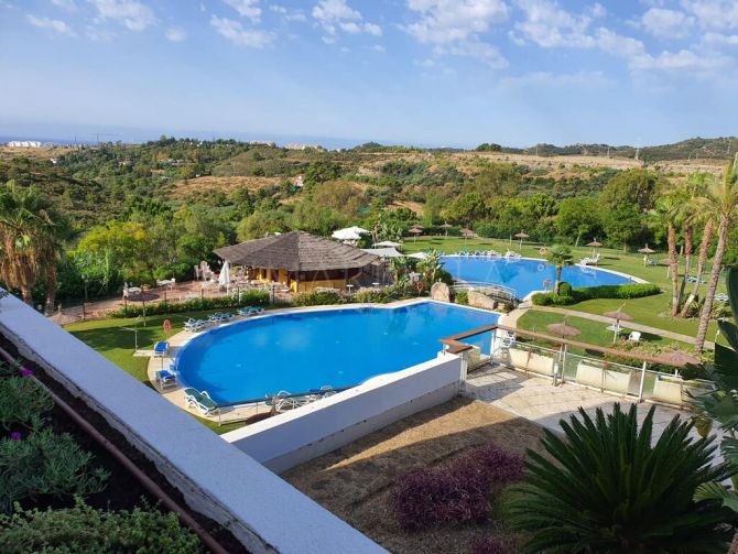Villa for sale in a gated complex Parque Botanico Benahavis