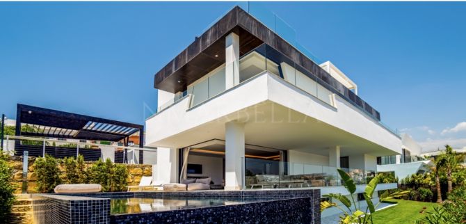 Villa nueva en venta en Nueva milla de Oro, Estepona