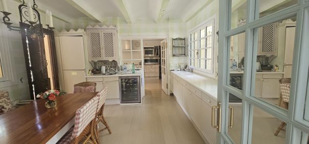 Außergewöhnliche 9-Schlafzimmer-Villa mit Blick auf den Royal Valderrama Golfplatz