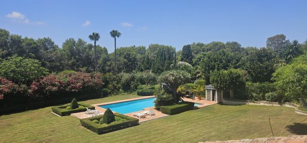 Außergewöhnliche 9-Schlafzimmer-Villa mit Blick auf den Royal Valderrama Golfplatz