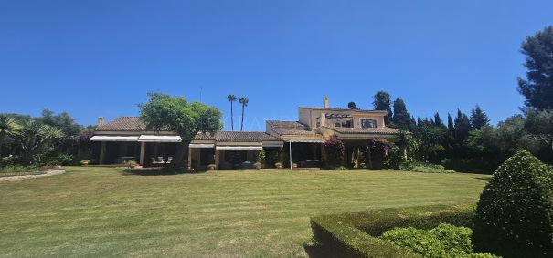 Außergewöhnliche 9-Schlafzimmer-Villa mit Blick auf den Royal Valderrama Golfplatz