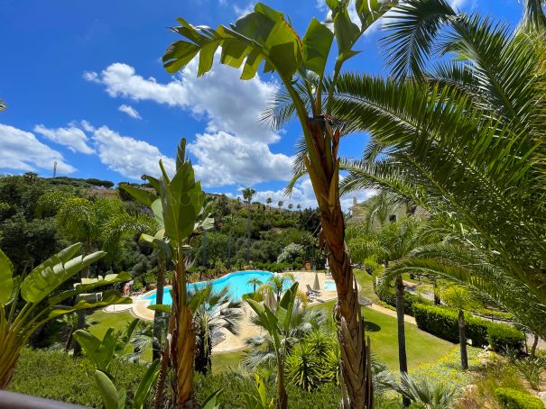 Charming apartment in Sotogrande Alto within the exclusive Valgrande Urbanization, boasting views of lush greenery.