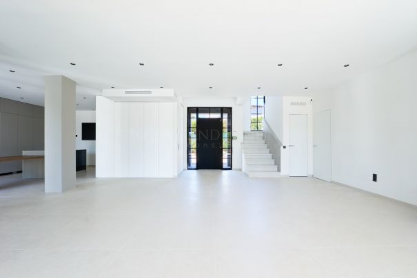 Exclusiva Villa Renovada en Sotogrande