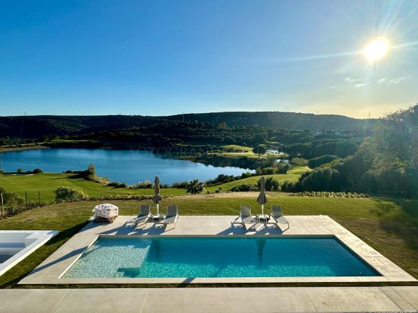 Contemporary villa, located in the prestigious enclave of Sotogrande Alto