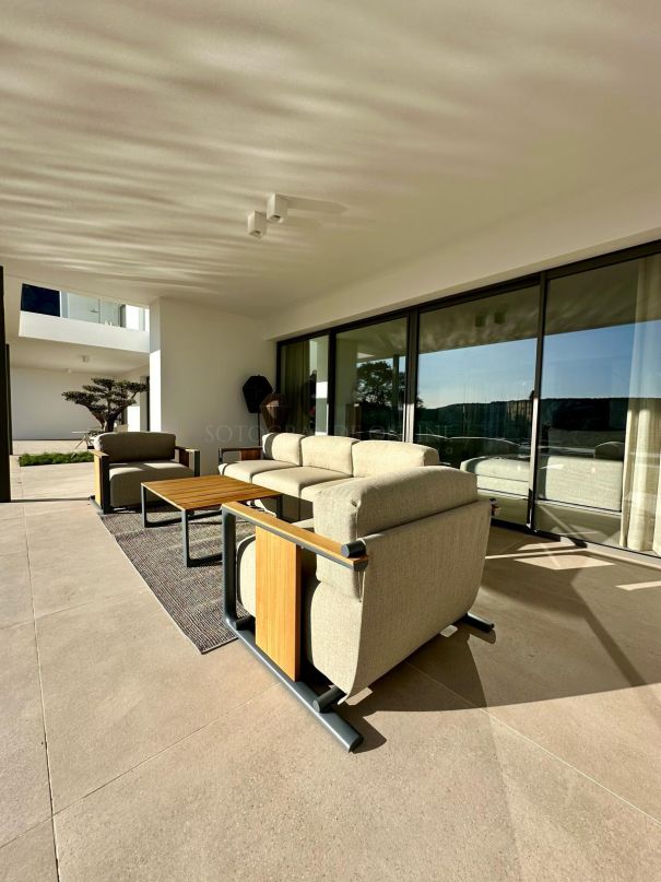Contemporary villa, located in the prestigious enclave of Sotogrande Alto