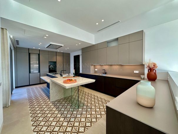 Contemporary villa, located in the prestigious enclave of Sotogrande Alto