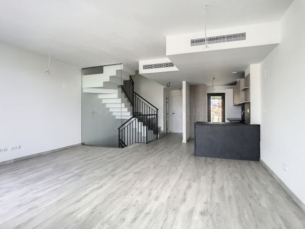 Reihenhaus zu verkaufen in Bahia de las Rocas, Manilva