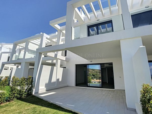 Reihenhaus zu verkaufen in Bahia de las Rocas, Manilva