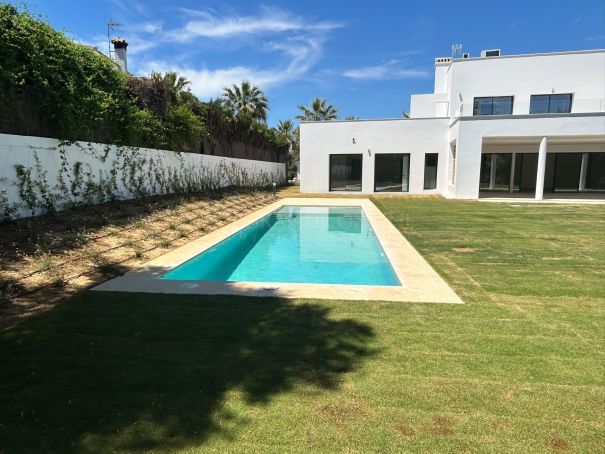 Fantastische moderne Villa in Zone B, Sotogrande Costa.