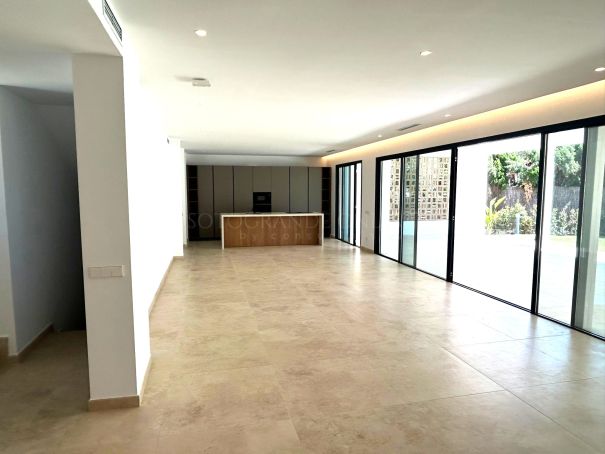 Fantástica villa moderna en la zona B, Sotogrande Costa.