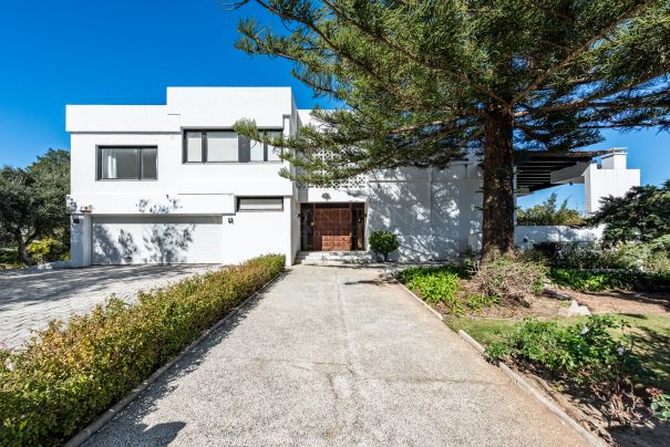 Charmante Villa mit Privatsphäre in der renommierten Zone A von Sotogrande Costa