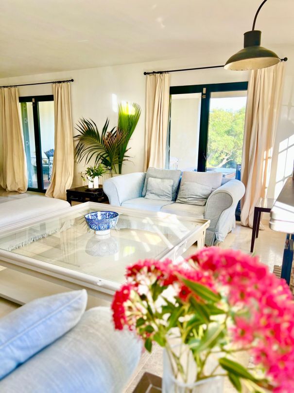 Charming semi detached Villa in Sotogolf with magnificent views and good orientation.