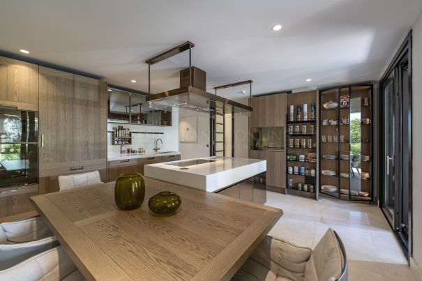 Beeindruckende Luxuswohnung in der prestigeträchtigen privaten Wohnanlage Hacienda de Valderrama