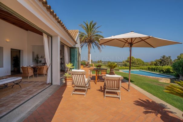 Andalusian villa with spectacular sea views in Sotogrande Alto