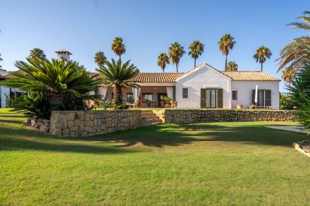 Andalusian villa with spectacular sea views in Sotogrande Alto