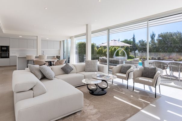 Elegant Townhouse with Golf and Sea Views in La Finca, La Reserva de Sotogrande